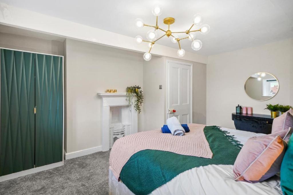 Deluxe 5 Bed In Central Whitby - Parking - Hot Tub Luaran gambar