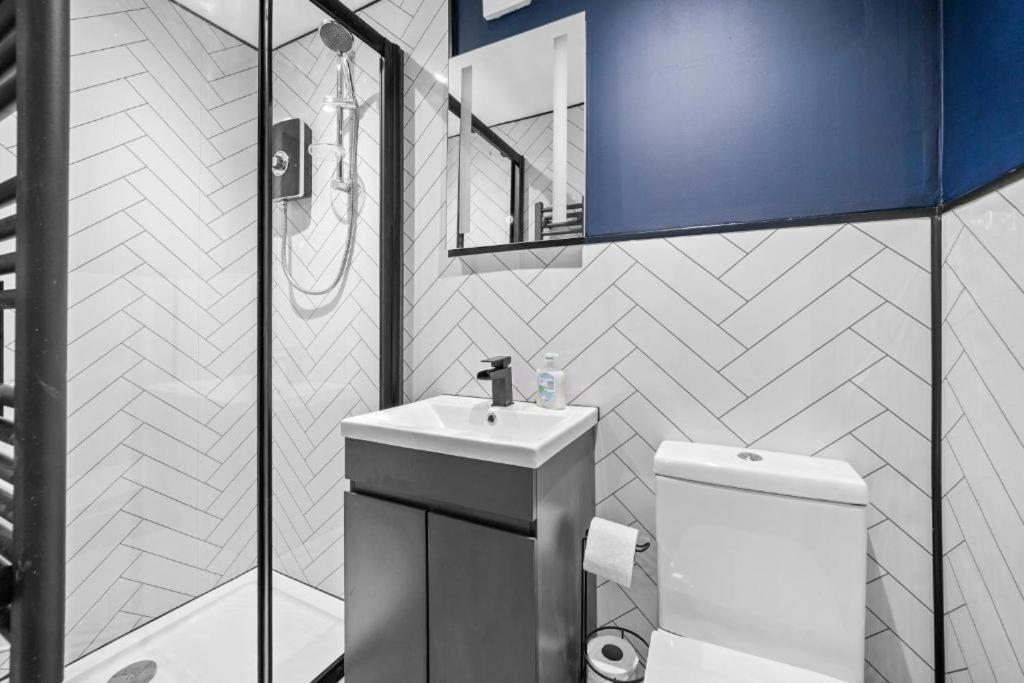 Deluxe 5 Bed In Central Whitby - Parking - Hot Tub Luaran gambar