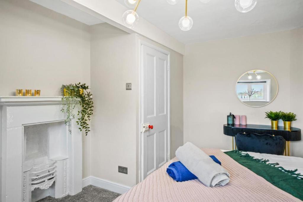 Deluxe 5 Bed In Central Whitby - Parking - Hot Tub Luaran gambar